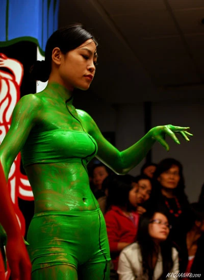 Mục sở thị vẽ tranh trên cơ thể người mẫu ở Hà Nội ảnh 2