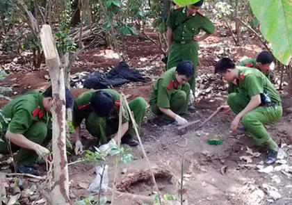 Bí thư xã sốc khi thấy xương người trong vườn ảnh 1