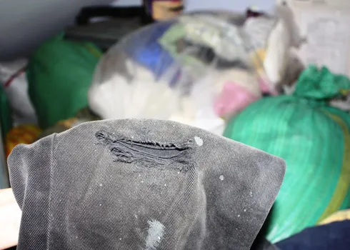 Cứu trợ bằng đồ đồng nát ảnh 1