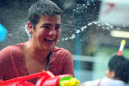 Tưng bừng Tết té nước ở Thái Lan ảnh 8