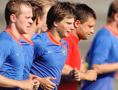 "Pele trắng" cùng các đồng đội sẵn sàng trước cuộc đấu với TBN - Ảnh: Getty.