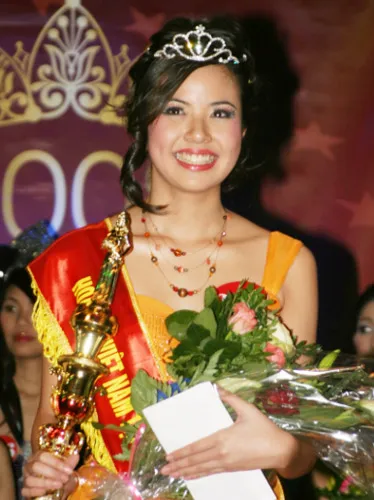 Hoa hậu Kiều Khanh: Cố gắng học tốt, sống tốt! ảnh 1 Hoa hậu Kiều Khanh: Cố gắng học tốt, sống tốt! ảnh 1