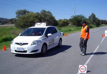 Thi bằng lái xe ở các nước: Không yêu cầu đo vòng ngực! ảnh 1