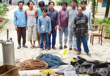 Lần theo đường dây mua bán thuốc nổ ảnh 2 Lần theo đường dây mua bán thuốc nổ ảnh 2