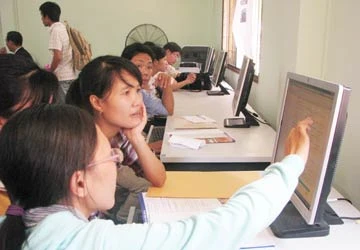 Hơn 800 lao động được tuyển dụng trong ngày ảnh 1