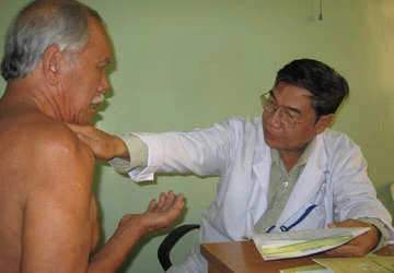 Bác sĩ Võ Văn Châu: Người khai hoang vi tiểu phẫu ảnh 1 Bác sĩ Võ Văn Châu: Người khai hoang vi tiểu phẫu ảnh 1