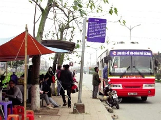 Xe ôm “cò vé” xe buýt ảnh 1