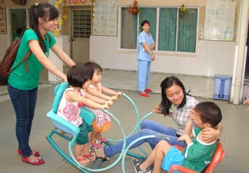 Mang tết đến với trẻ mồ côi ảnh 1