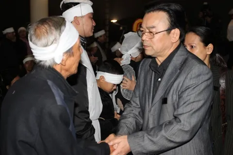 Các nghệ sĩ khóc thương tiễn đưa "trưởng thôn" Văn Hiệp ảnh 10