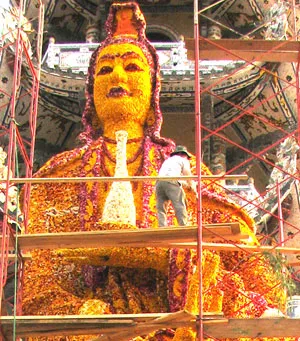 Đà Lạt: Tượng Phật cao 17,5 m bằng hoa bất tử ảnh 1 Đà Lạt: Tượng Phật cao 17,5 m bằng hoa bất tử ảnh 1