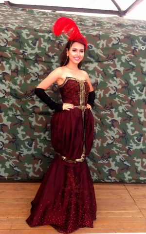 Hoàng My khoe bikini trên sa mạc ảnh 6