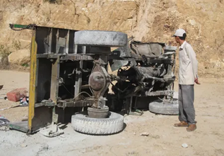 Xe đưa tang mất thắng làm 1 người chết, 15 người bị thương ảnh 1