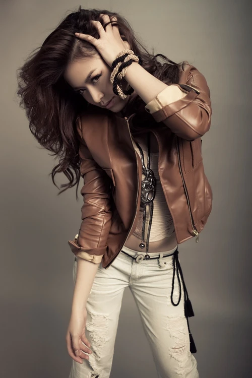 Ngất ngây xem Hoàng Thùy Linh... đi bộ ảnh 1 Ngất ngây xem Hoàng Thùy Linh... đi bộ ảnh 1