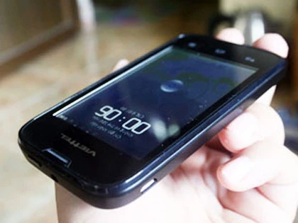 “Soi” chiếc điện thoại thông minh giá rẻ của Viettel ảnh 1