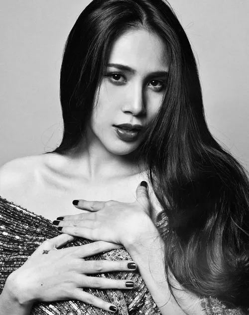 Thủy Tiên: "Ăn chay, làm việc thiện vì con gái" ảnh 1