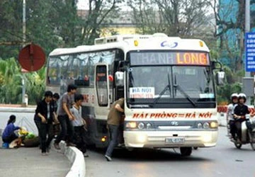 Cấm xe khách, xe tải nhẹ trên 50 đường nội thành ảnh 1