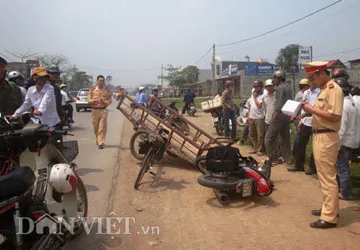 Lái xe ba gác, cứ thấy xe ngược chiều là đâm ảnh 1 Lái xe ba gác, cứ thấy xe ngược chiều là đâm ảnh 1
