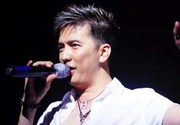 Đàm Vĩnh Hưng lại bị đe dọa khi biểu diễn tại Mỹ ảnh 1