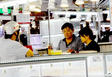 Vàng miếng chuyển sang giao dịch ngầm ảnh 1