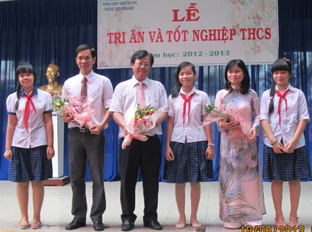 Trường THCS Đồng Khởi làm lễ tri ân ảnh 6