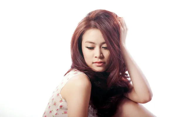 Vẻ ngọt ngào của Hoàng Thùy Linh ảnh 7