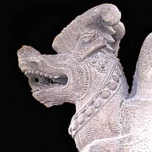 Đầu rồng Makara ở tháp Mẫm Bình Định, thế kỷ 13, hiện trưng bày ở bảo tàng Kiến trúc Chàm, Đà Nẵng. Đầu rồng Makara ở tháp Mẫm Bình Định, thế kỷ 13, hiện trưng bày ở bảo tàng Kiến trúc Chàm, Đà Nẵng.