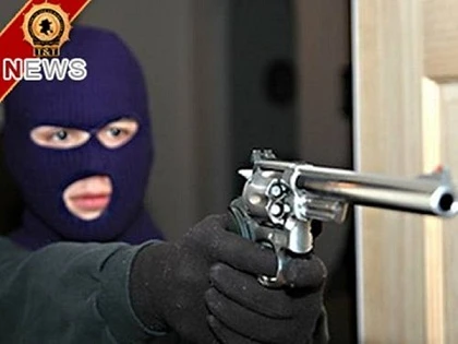 Bé trai 7 tuổi và 11 tuổi rủ nhau đi cướp ôtô ảnh 1