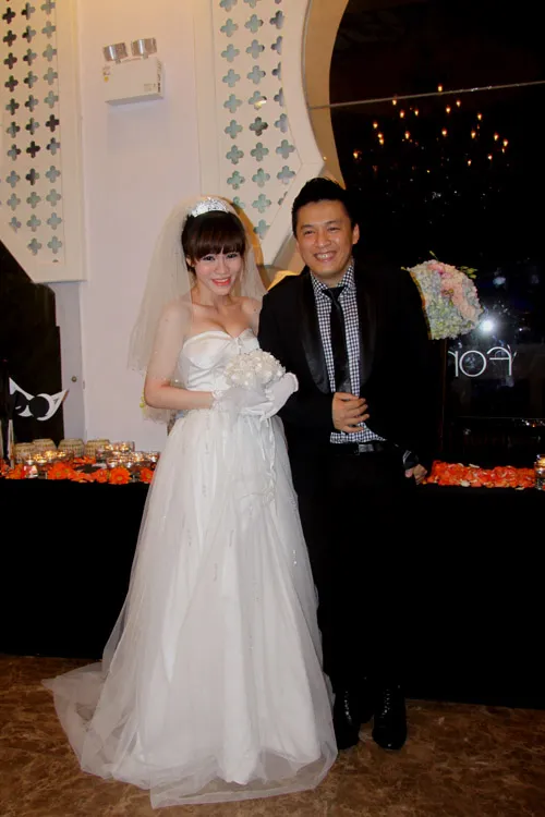 Lam Trường rạng rỡ bên "cô dâu" mới ảnh 2 Lam Trường rạng rỡ bên "cô dâu" mới ảnh 2