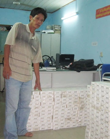 Bắt hai “trùm” thuốc lá lậu ảnh 1