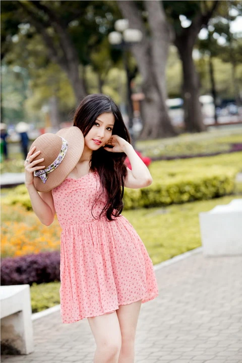Diễm My 9x gợi cảm trong nắng Sài Gòn ảnh 5