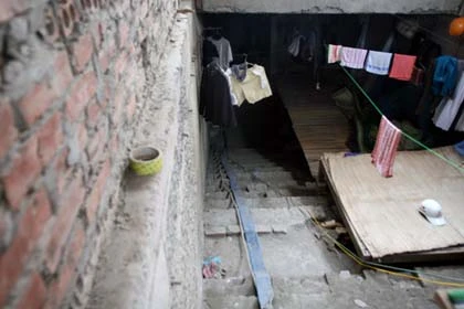 Hầm bộ hành ở thủ đô bị bỏ hoang, xâm lấn ảnh 11