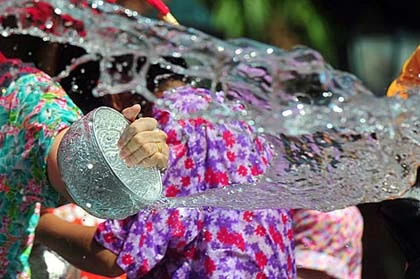 Tưng bừng Tết té nước ở Thái Lan ảnh 9