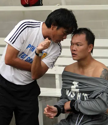 Tiệc đăng quang bị phá ảnh 5 Tiệc đăng quang bị phá ảnh 5