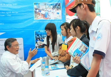 Tuyển sinh ĐH, CĐ 2013: Đại học tư tung chiêu hút thí sinh ảnh 1