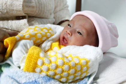 Bé sơ sinh bị bỏ rơi trước chùa Thiên Mụ ảnh 1