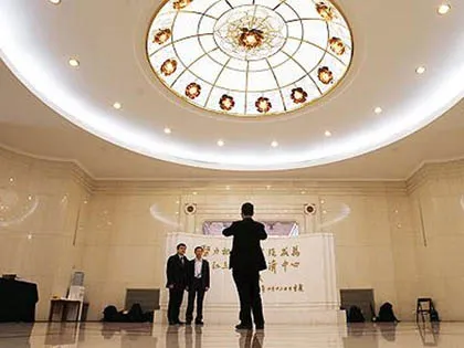 Đại biểu Quốc hội Trung Quốc bị cấm ăn tôm hùm, vi cá mập ảnh 1