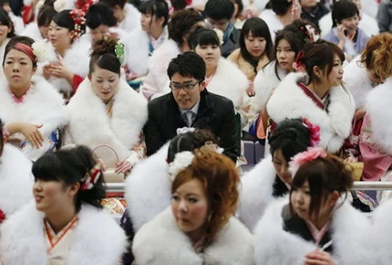 Thiếu nữ Nhật Bản dự lễ trưởng thành dưới mưa tuyết ảnh 10