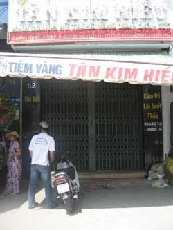 Tiệm vàng Tân Kim Hiếu. Ảnh: ÁI NHÂN Tiệm vàng Tân Kim Hiếu. Ảnh: ÁI NHÂN