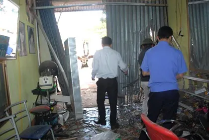 Gài mìn nổ tung đầu xe tải ảnh 2