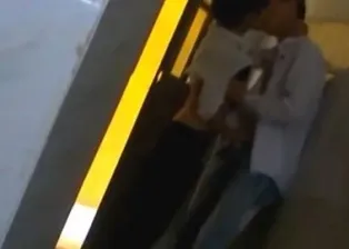 Giật mình học sinh "làm chuyện ấy" trong nhà vệ sinh ảnh 1