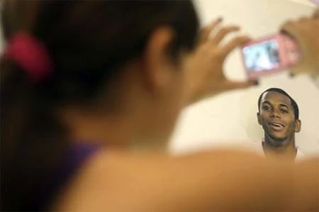 Robinho được chào đón tưng bừng ở Santos ảnh 9