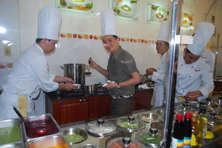 Đàm Vĩnh Hưng làm kinh doanh: Nghề này bạc hơn nghề hát ảnh 2