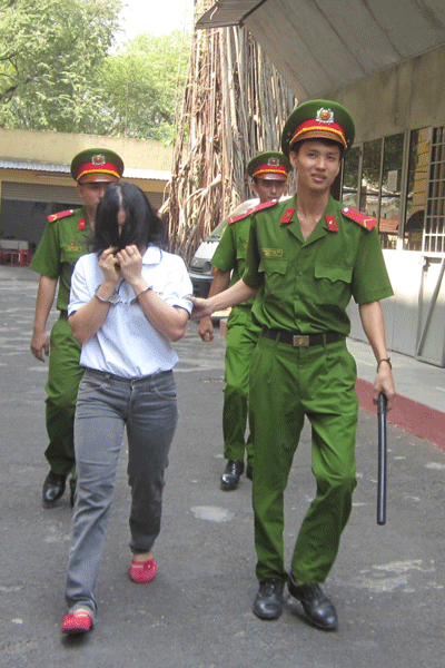 Chém chồng, ra tòa cướp diễn đàn ảnh 1 Chém chồng, ra tòa cướp diễn đàn ảnh 1