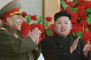 Bí ẩn vụ miễn nhiệm tổng tham mưu trưởng quân đội Triều Tiên ảnh 1