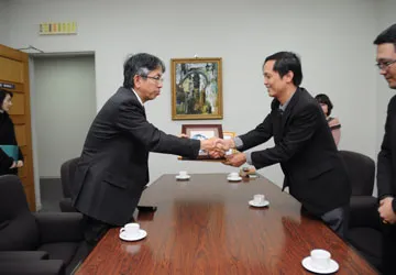 Chung tay ủng hộ nạn nhân động đất tại Nhật ảnh 1 Chung tay ủng hộ nạn nhân động đất tại Nhật ảnh 1