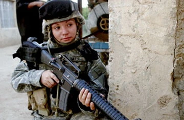 Các nữ binh sĩ Anh sẽ được trang bị bao cao su ảnh 1