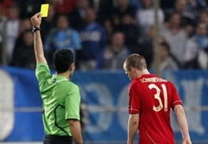 Nghi án B. Schweinsteiger "tẩy thẻ" để gặp Real ảnh 1