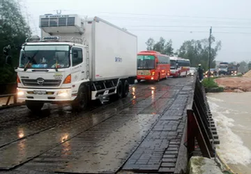 Hàng nghìn khách mắc kẹt trên quốc lộ 1A được giải thoát ảnh 1 Hàng nghìn khách mắc kẹt trên quốc lộ 1A được giải thoát ảnh 1