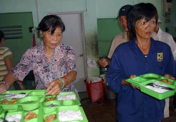 Bão giá, ăn cơm trọn gói chỉ 2.000 đồng ở đâu? ảnh 2