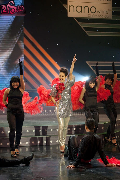 Minh Hằng lộng lẫy, Maya giản dị ảnh 6